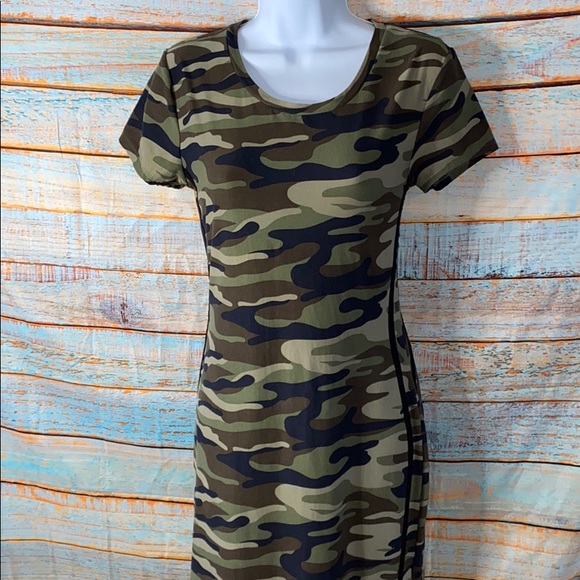 G.I.L.I. Dresses & Skirts - GILI Camo Midi Dress. Women’s size large